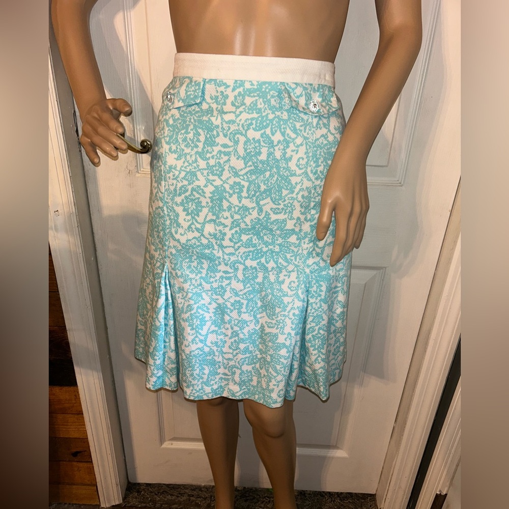 OSCAR By Oscar De La Renta Co, Woman's Size 10 Floral Blue and White Skirt.